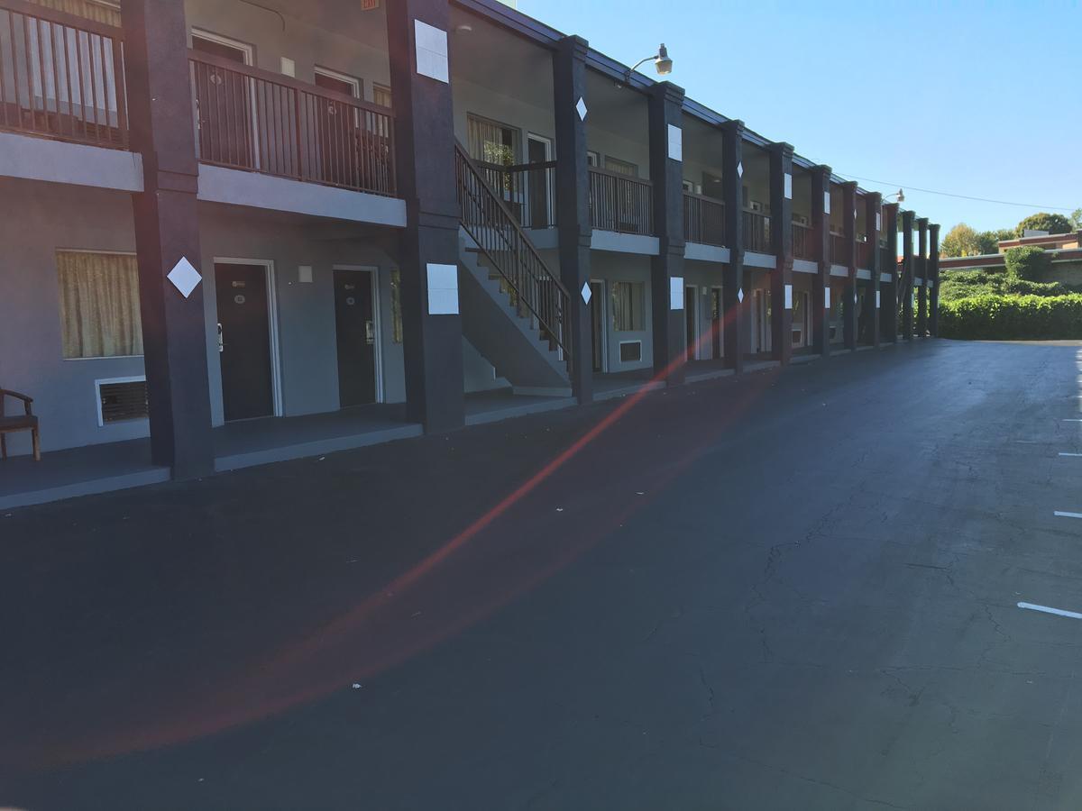 Lodge West Fulton Inn מראה חיצוני תמונה